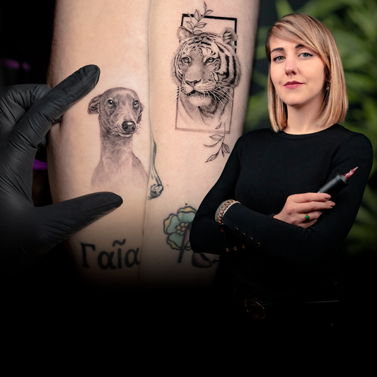 Tatuaje microrrealista de animales en blanco y negro